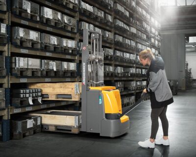 Stoccatore elettrico a timone: Jungheinrich